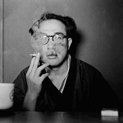 Autoportrait du tattoo writer, l'écrivain japonais fou de tatouage Akimitsu Takagi, ca. 1955, Tokyo