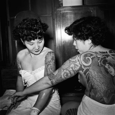 Tattooed women with Japanese tattoos made by Japanese master tattoo artists Horiuno II and Horigorō III, ca. 1955, Tokyo ©Akimitsu Takagi